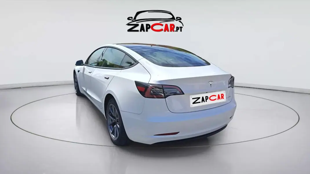 Tesla Model 3 2023 - 35900 EUR, 30450 km - 30450km - foto 2 de 15