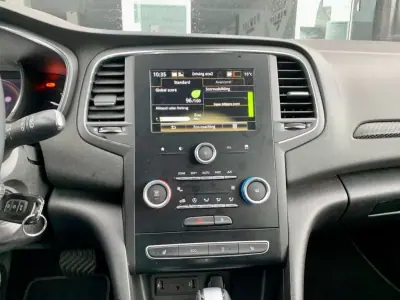 Renault Mégane Sport Tourer 2019 - 16900 EUR, 95084 km - AUTO.MOTO.pt - 95084km - foto 14 de 19