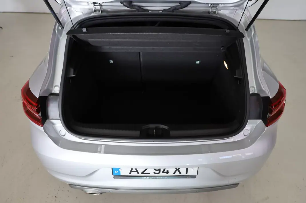 Renault Clio 2023 - 15950 EUR, 52147 km - AUTO.MOTO.pt - 52147km - foto 20 de 45