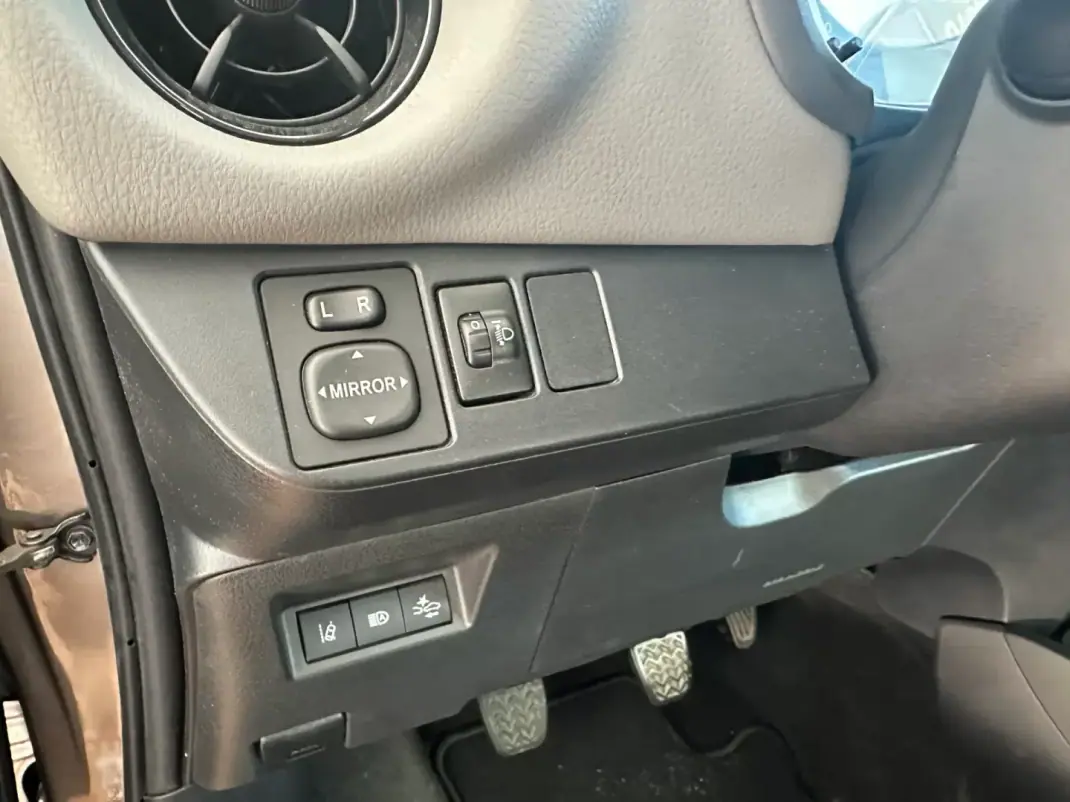 Toyota Yaris 2018 - 14900 EUR, 41312 km - AUTO.MOTO.pt - 41312km - foto 10 de 27