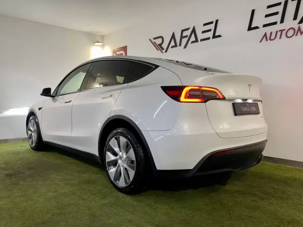 Tesla Model Y 2023 - 39500 EUR, 48000 km - 48000km - foto 11 de 43