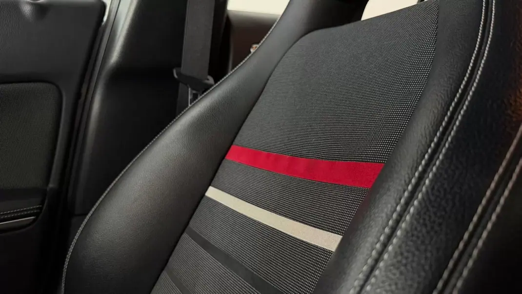 Mercedes-Benz A 180 2014 - 13990 EUR, 259250 km - AUTO.MOTO.pt - 259250km - foto 27 de 29