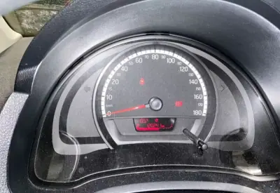Volkswagen Up! 2012 - 6900 EUR, 120241 km - AUTO.MOTO.pt - 120241km - foto 2 de 5