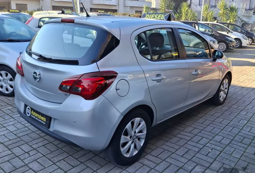 Opel Corsa 2016 - 7990 EUR, 204000 km - AUTO.MOTO.pt - 204000km - foto 3 de 9