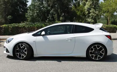 Opel Astra Coupe 2016 - 23000 EUR, 90000 km - AUTO.MOTO.pt - 90000km - foto 10 de 32