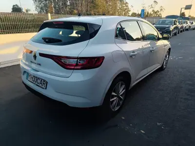 Renault Mégane 2019 - 12900 EUR, 192111 km - AUTO.MOTO.pt - 192111km - foto 12 de 26