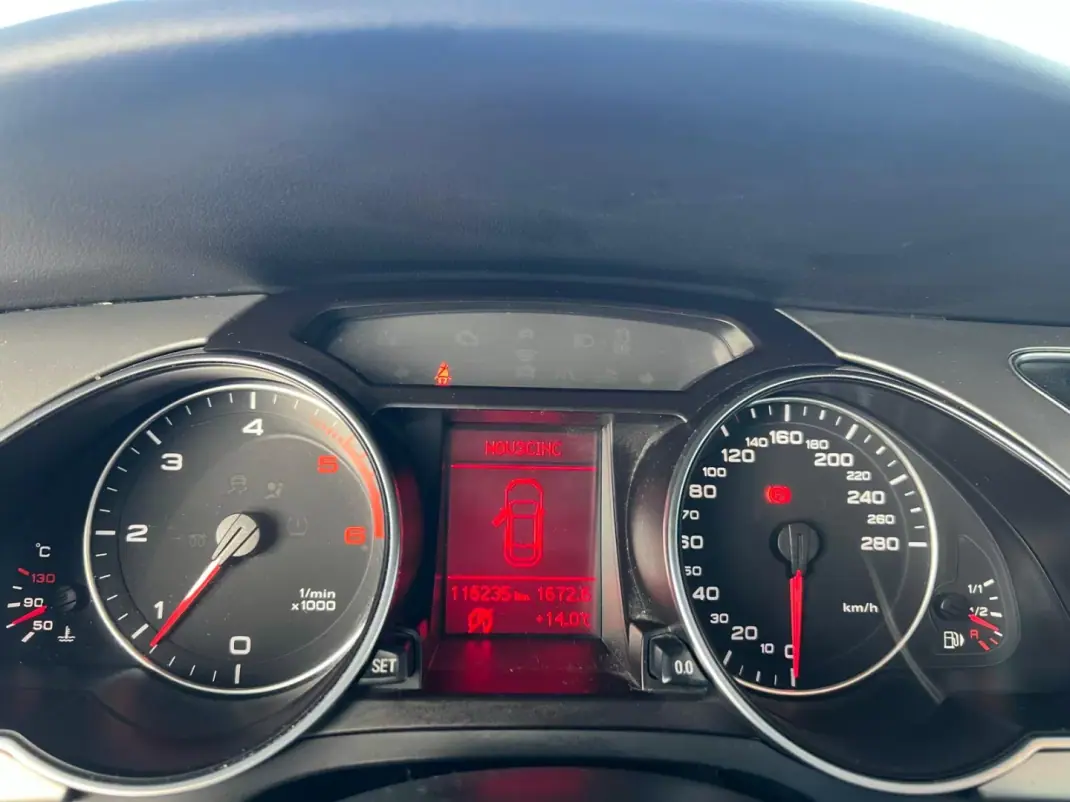 Audi A5 Sportback 2010 - 16500 EUR, 116235 km - AUTO.MOTO.pt - 116235km - foto 10 de 13