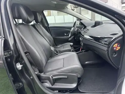Renault Mégane 2012 - 7900 EUR, 270000 km - AUTO.MOTO.pt - 270000km - foto 34 de 36