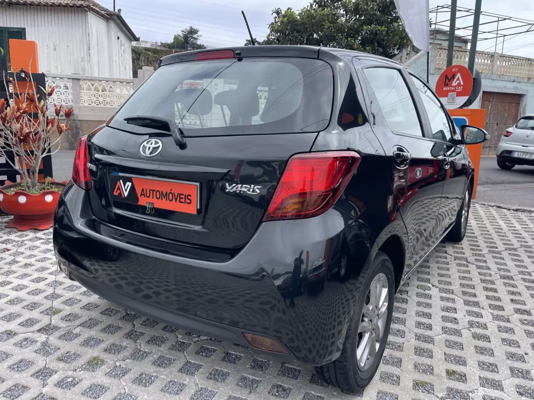 Toyota Yaris 2014 - 13950 EUR, 120568 km - AUTO.MOTO.pt - 120568km - foto 7 de 13