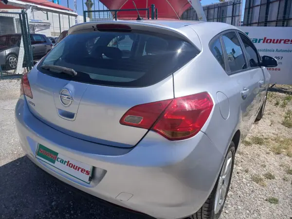 Opel Astra 2010 - 6350 EUR, 76845 km - AUTO.MOTO.pt - 76845km - foto 9 de 28