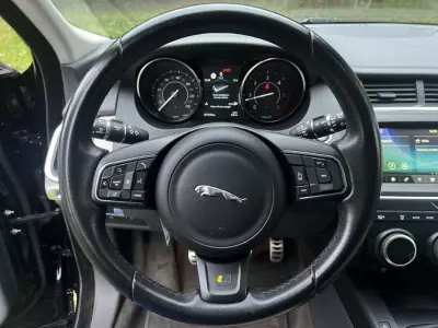 Jaguar E-Pace 2018 - 29750 EUR, 77000 km - AUTO.MOTO.pt - 77000km - foto 6 de 53