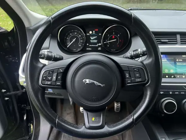 Jaguar E-Pace 2018 - 29750 EUR, 77000 km - AUTO.MOTO.pt - 77000km - foto 6 de 53