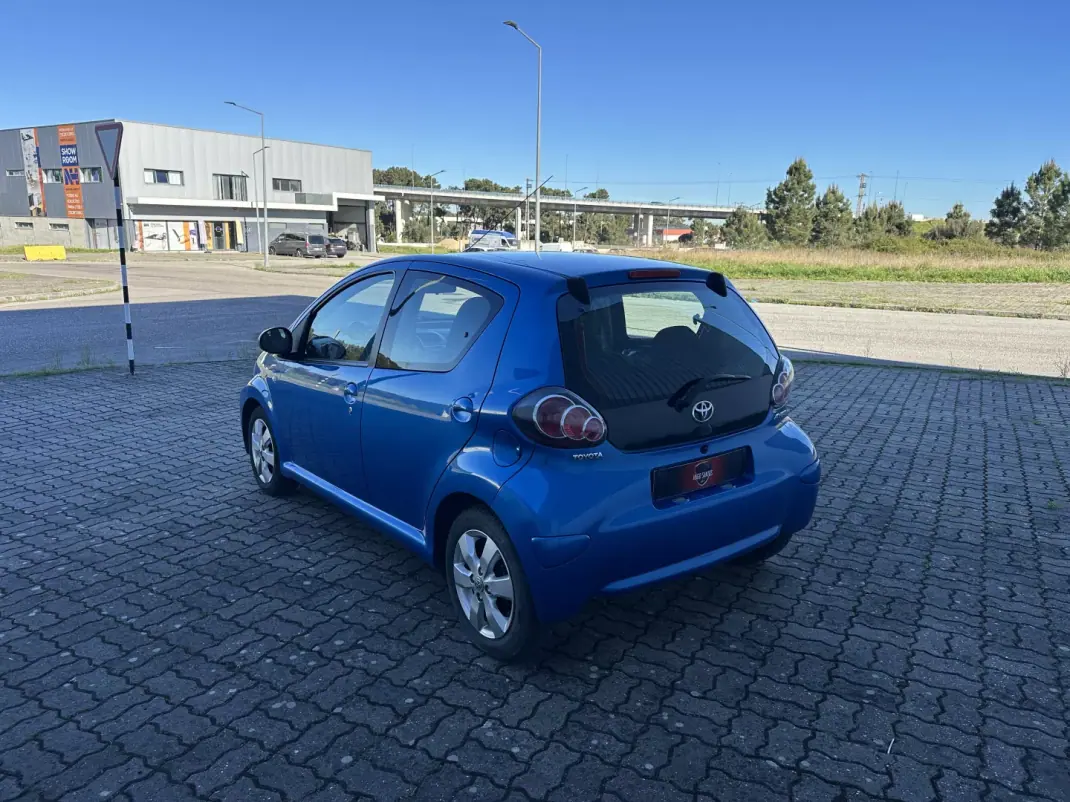 Toyota Aygo 2012 - 7490 EUR, 115000 km - AUTO.MOTO.pt - 115000km - foto 7 de 17