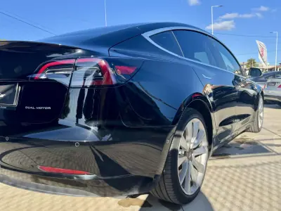 Tesla Model 3 2019 - 21999 EUR, 149000 km - AUTO.MOTO.pt - 149000km - foto 9 de 22
