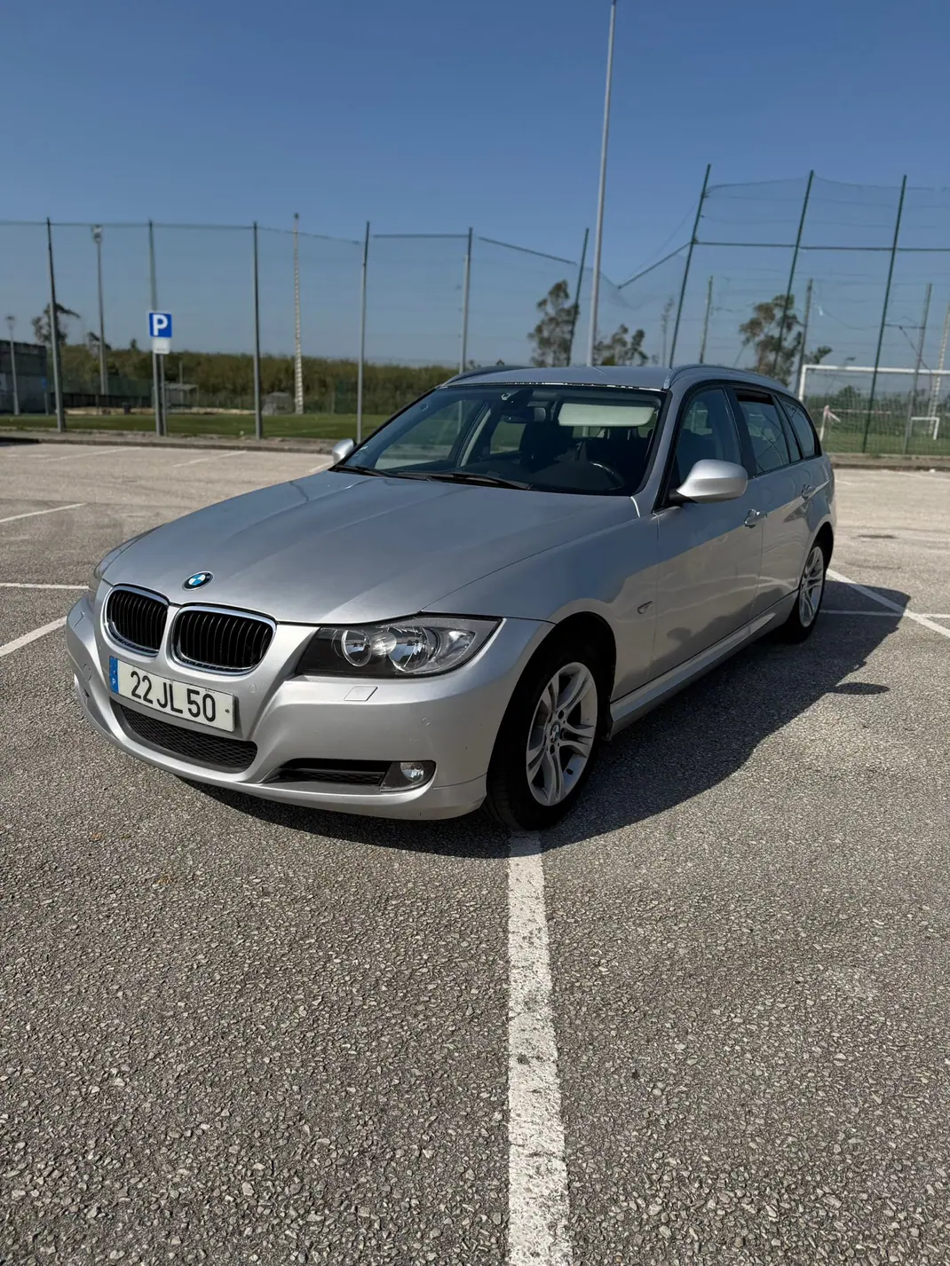 BMW 318 2010 - 8750 EUR, 233000 km - AUTO.MOTO.pt - 233000km - foto 2 de 10