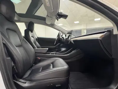 Tesla Model 3 2019 - 24890 EUR, 118800 km - AUTO.MOTO.pt - 118800km - foto 27 de 29