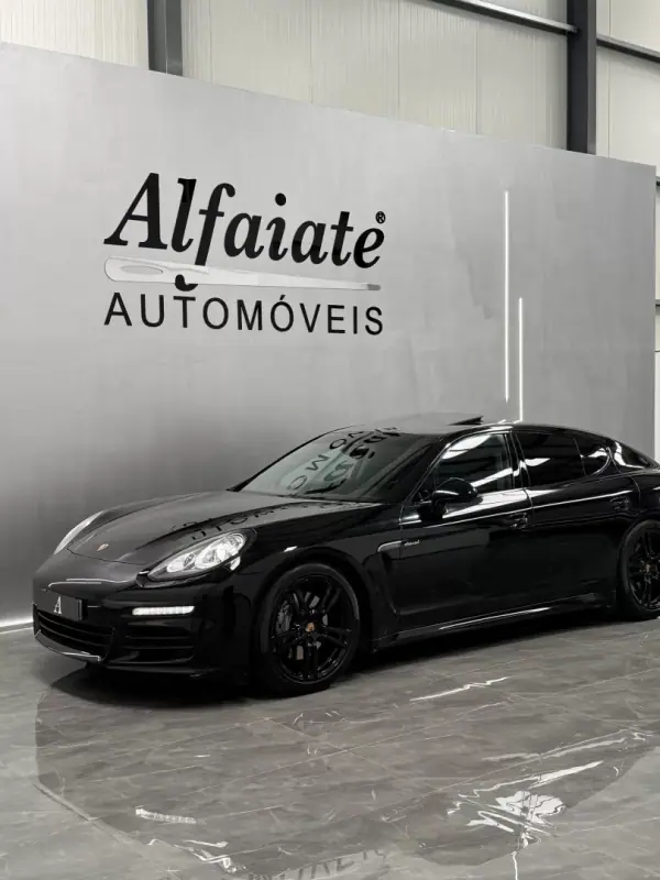 Porsche Panamera 2015 - 33990 EUR, 247000 km - AUTO.MOTO.pt - 247000km - foto 19 de 44