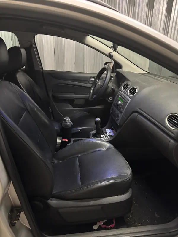 Ford Focus SW 2005 - 2200 EUR, 362000 km - AUTO.MOTO.pt - 362000km - foto 14 de 14