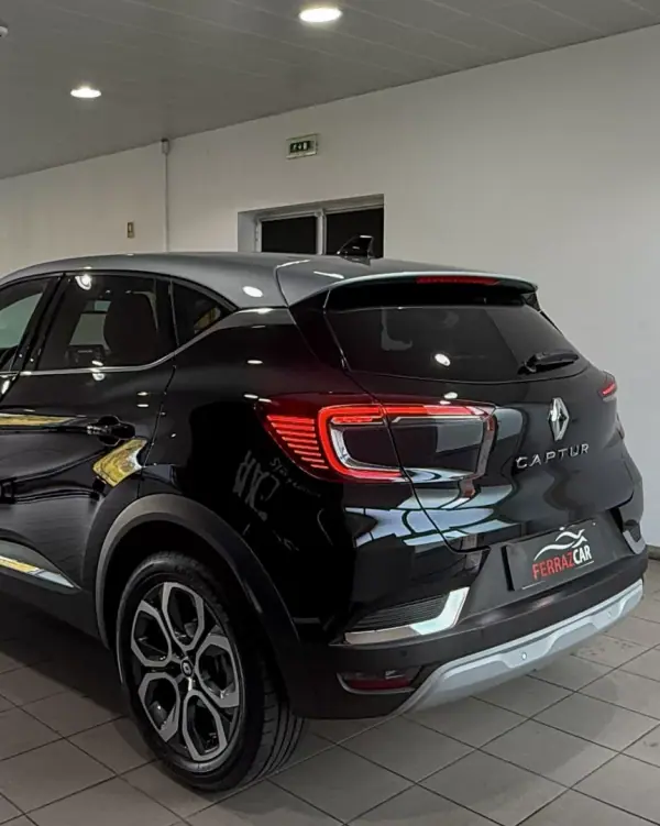 Renault Captur 2022 - 17900 EUR, 90718 km - AUTO.MOTO.pt - 90718km - foto 2 de 49