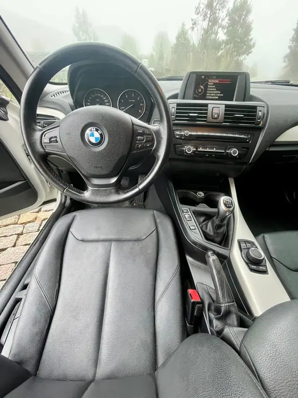 BMW 114 2015 - 10990 EUR, 182000 km - AUTO.MOTO.pt - 182000km - foto 6 de 14