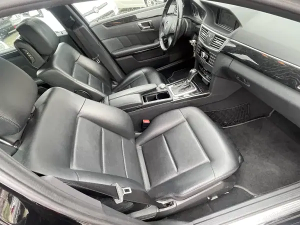Mercedes-Benz E 250 2010 - 13950 EUR, 277830 km - AUTO.MOTO.pt - 277830km - foto 11 de 12