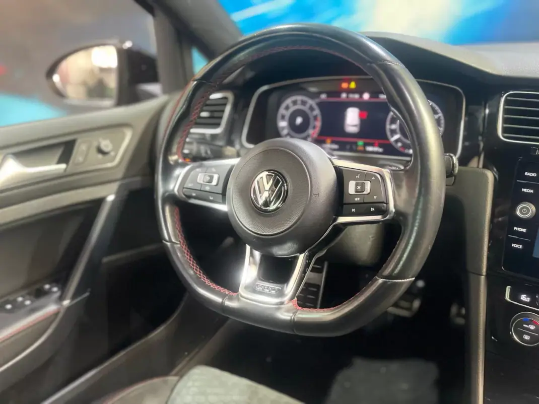 Volkswagen Golf 2019 - 30500 EUR, 106000 km - AUTO.MOTO.pt - 106000km - foto 39 de 47