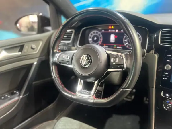 Volkswagen Golf 2019 - 30500 EUR, 106000 km - AUTO.MOTO.pt - 106000km - foto 39 de 47