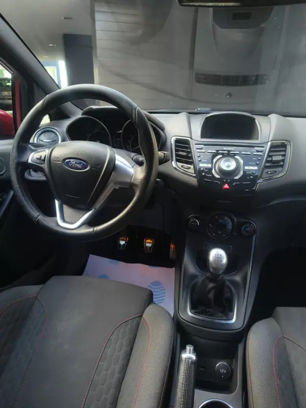 Ford Fiesta 2017 - 10750 EUR, 128000 km - AUTO.MOTO.pt - 128000km - foto 13 de 23