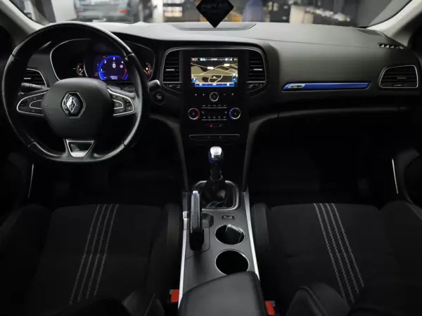 Renault Mégane Sport Tourer 2018 - 14450 EUR, 246155 km - AUTO.MOTO.pt - 246155km - foto 21 de 37