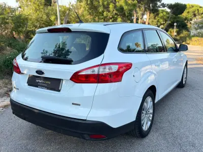 Ford Focus SW 2013 - 6999 EUR, 150000 km - AUTO.MOTO.pt - 150000km - foto 4 de 8