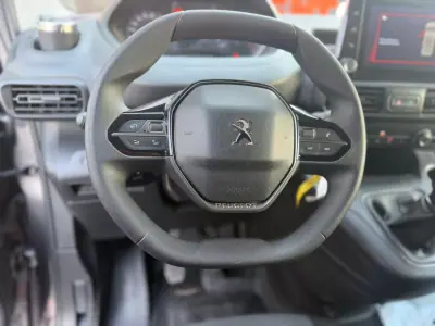 Peugeot Partner 1.5 BlueHDI Premium Standard 3L 2020 - 12900 EUR, 181549 km - AUTO.MOTO.pt - 181549km - foto 4 de 10