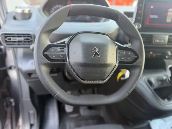 Peugeot Partner 1.5 BlueHDI Premium Standard 3L 2020 - 12900 EUR, 181549 km - AUTO.MOTO.pt - 181549km - foto 4 de 10