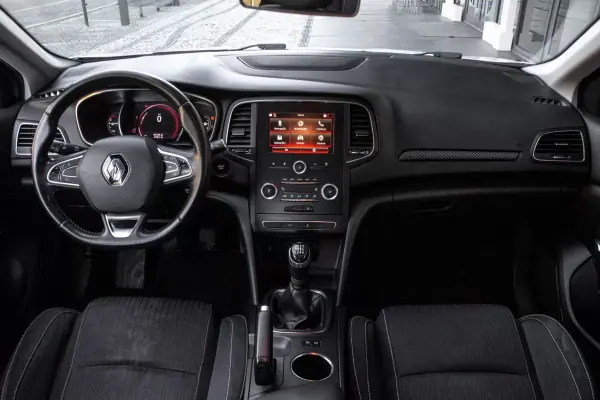 Renault Mégane 2019 - 9870 EUR, 301536 km - AUTO.MOTO.pt - 301536km - foto 32 de 38