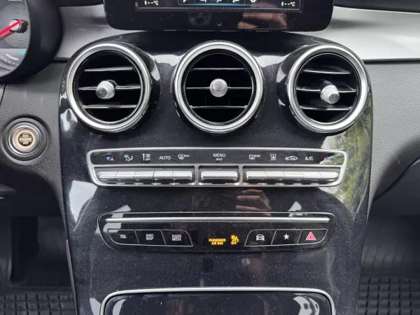 Mercedes-Benz GLC 300 2021 - 35900 EUR, 157354 km - AUTO.MOTO.pt - 157354km - foto 17 de 22