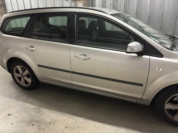 Ford Focus SW 2005 - 2200 EUR, 362000 km - AUTO.MOTO.pt - 362000km - foto 2 de 14