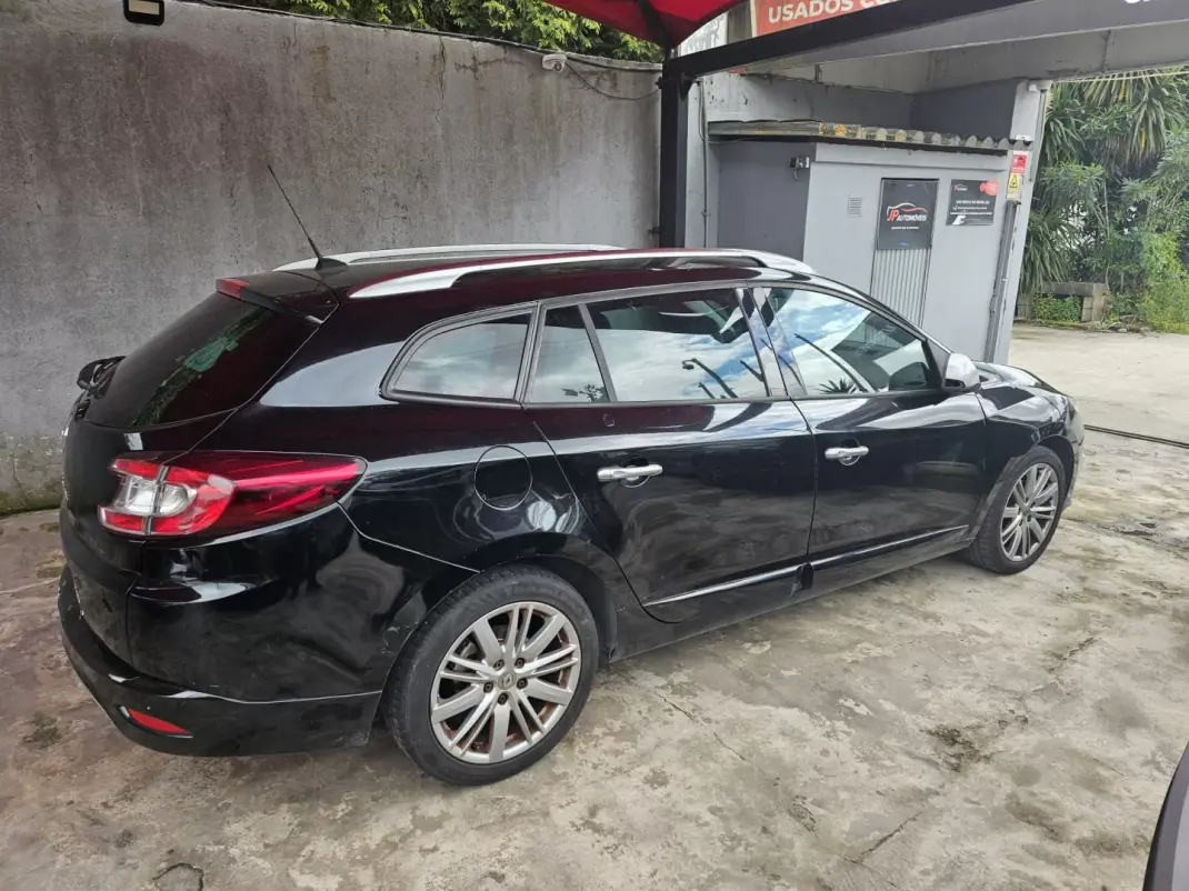 Renault Mégane Sport Tourer 2013 - 4250 EUR, 314000 km - AUTO.MOTO.pt - 314000km - foto 4 de 13