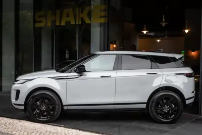 Land Rover Range Rover Evoque 2025 - 48990 EUR, 16300 km - 16300km - foto 2 de 39