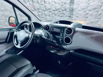 Peugeot e-Partner 2017 - 10990 EUR, 23174 km - AUTO.MOTO.pt - 23174km - foto 18 de 27