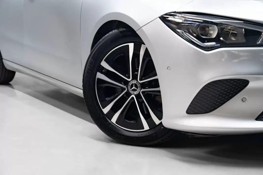 Mercedes-Benz CLA 180 2023 - 29950 EUR, 70000 km - AUTO.MOTO.pt - 70000km - foto 4 de 43