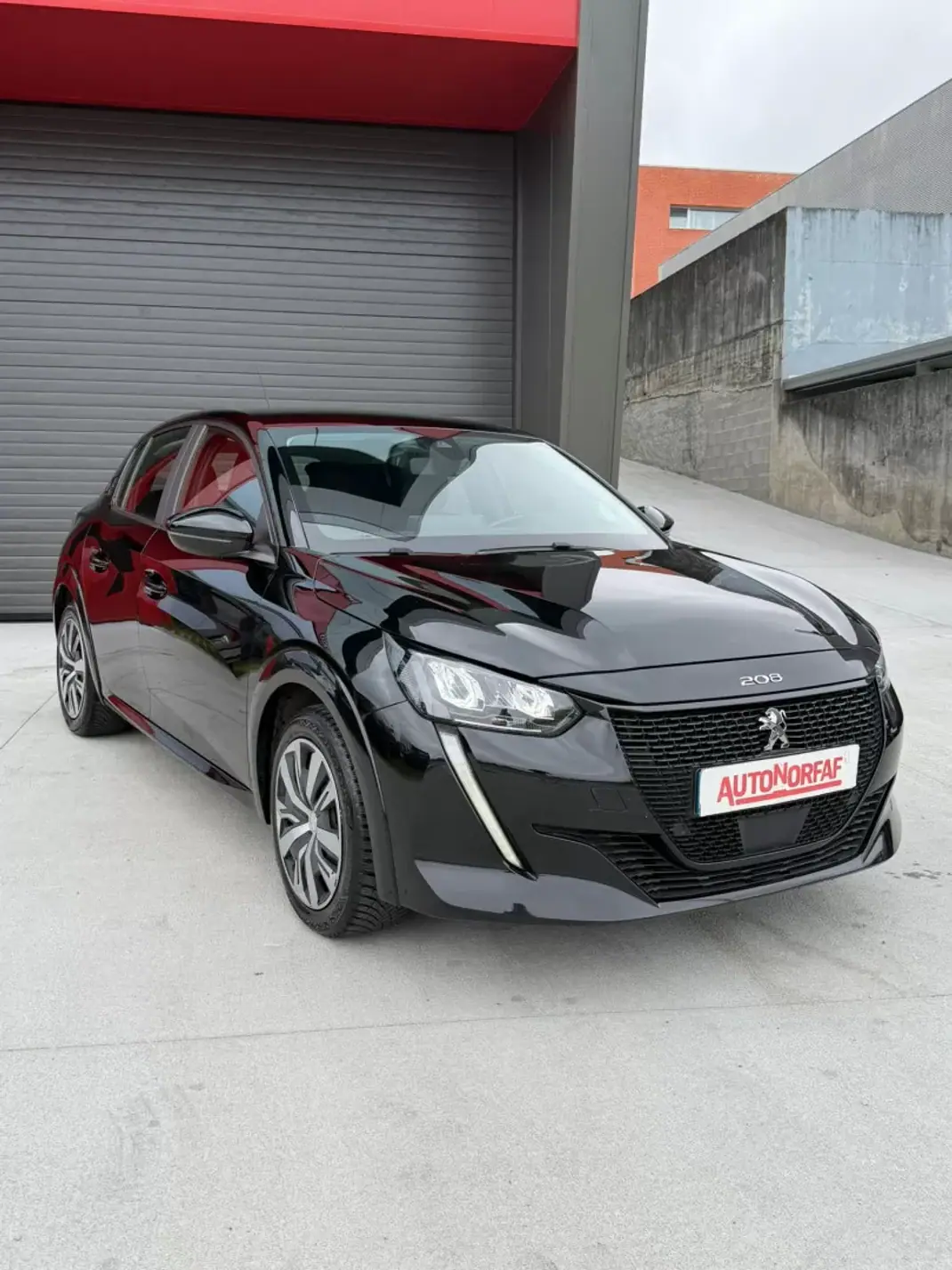 Peugeot e-208 2020 - 14500 EUR, 136090 km - AUTO.MOTO.pt - 136090km - foto 7 de 17