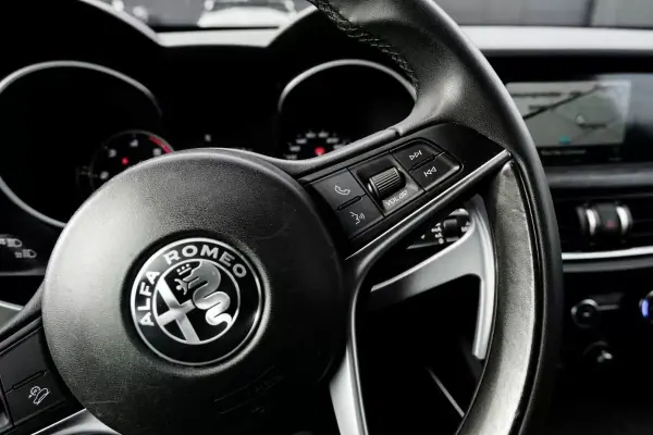 Alfa Romeo Stelvio 2019 - 25900 EUR, 89000 km - AUTO.MOTO.pt - 89000km - foto 27 de 31