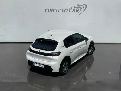 Peugeot e-208 2020 - 16250 EUR, 61819 km - AUTO.MOTO.pt - 61819km - foto 9 de 27