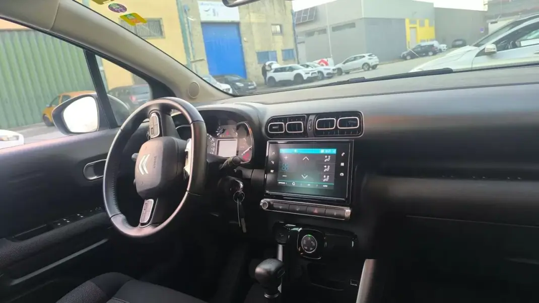 Citroën C3 Aircross 2019 - 11600 EUR, 94000 km - AUTO.MOTO.pt - 94000km - foto 16 de 17