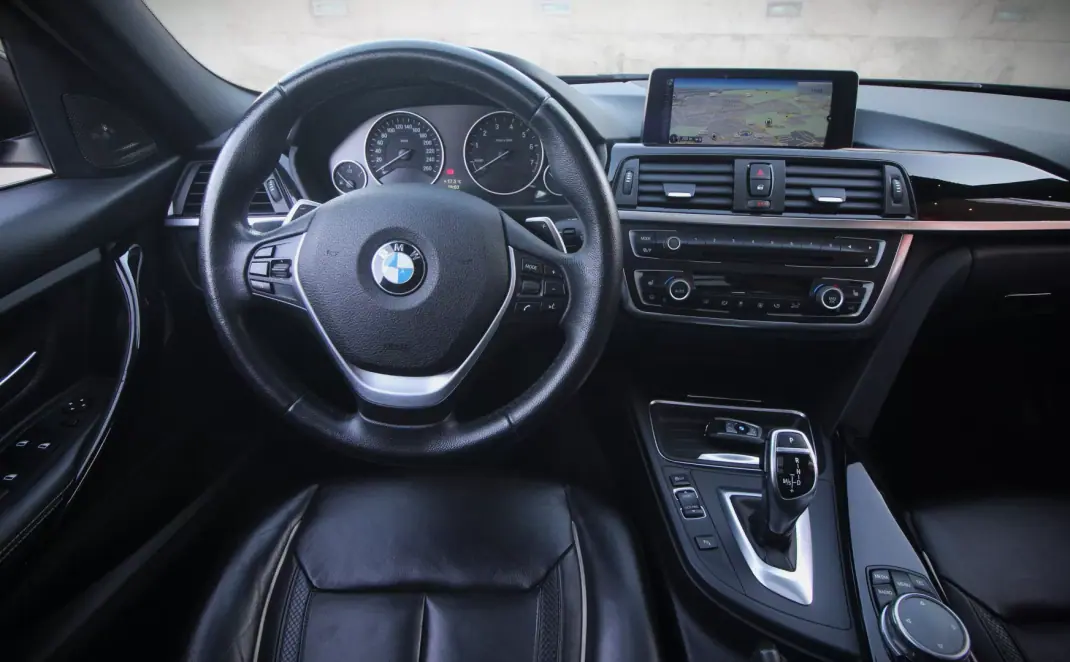 BMW 335 2013 - 21990 EUR, 195000 km - 195000km - foto 4 de 46