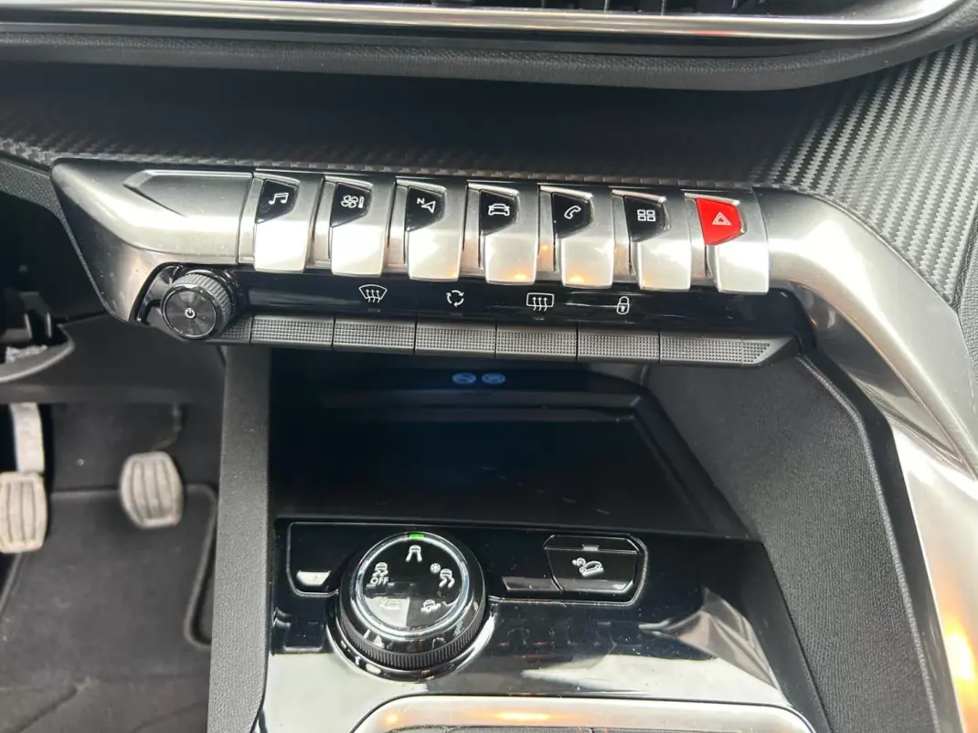 Peugeot 3008 2019 - 19990 EUR, 127500 km - AUTO.MOTO.pt - 127500km - foto 17 de 19