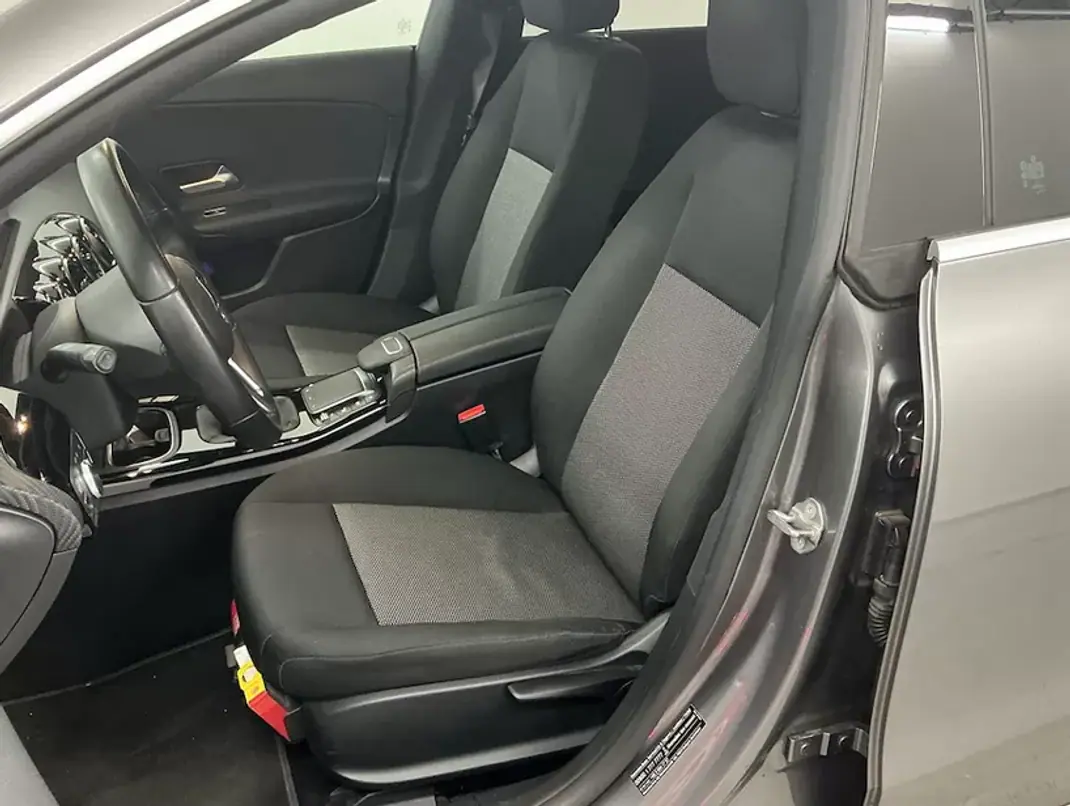 Mercedes-Benz CLA 180 2020 - 19400 EUR, 133315 km - AUTO.MOTO.pt - 133315km - foto 4 de 7