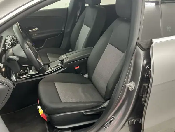 Mercedes-Benz CLA 180 2020 - 19400 EUR, 133315 km - AUTO.MOTO.pt - 133315km - foto 4 de 7