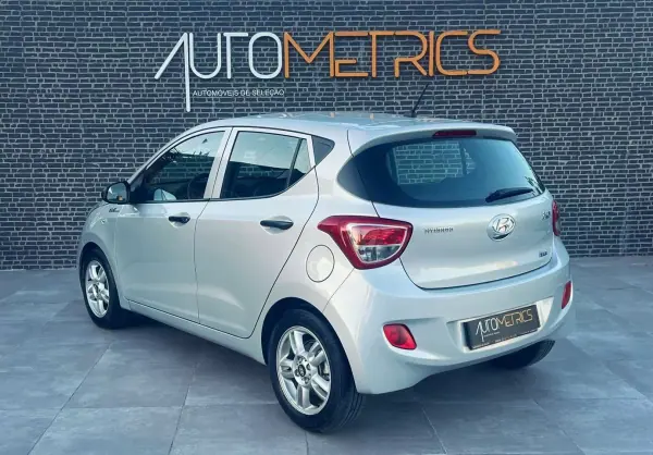 Hyundai i10 2014 - 7500 EUR, 181000 km - AUTO.MOTO.pt - 181000km - foto 12 de 14