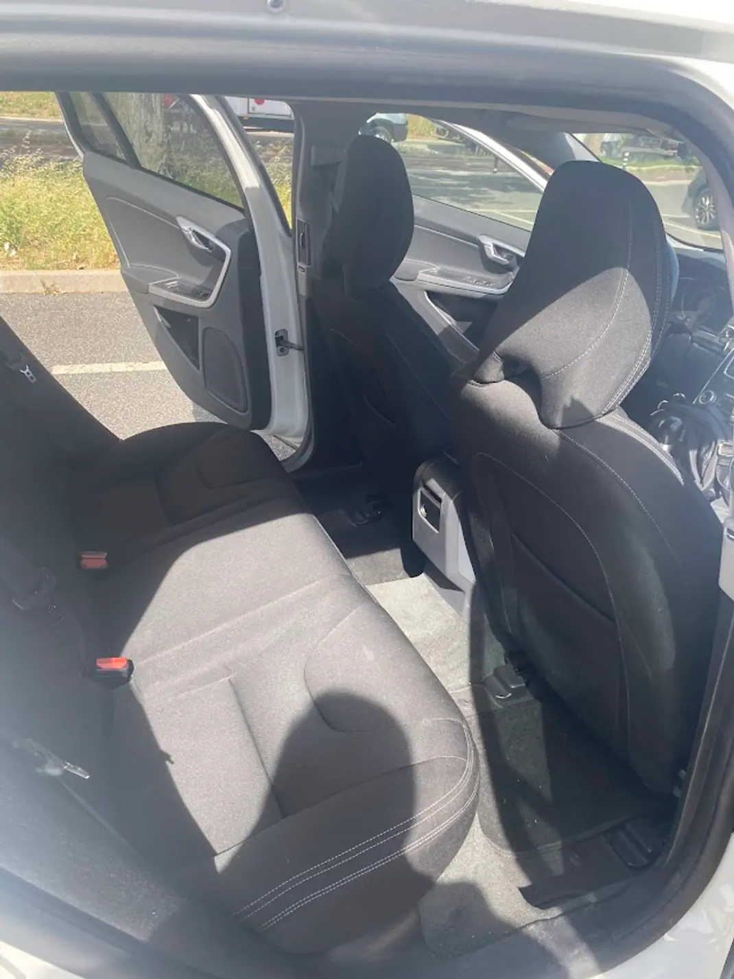 Volvo V60 2015 - 9500 EUR, 206100 km - AUTO.MOTO.pt - 206100km - foto 13 de 14