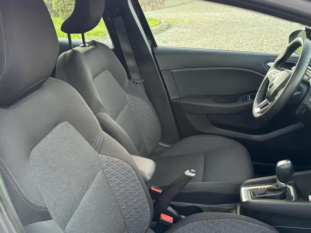 Renault Clio 2021 - 16500 EUR, 125000 km - AUTO.MOTO.pt - 125000km - foto 11 de 13